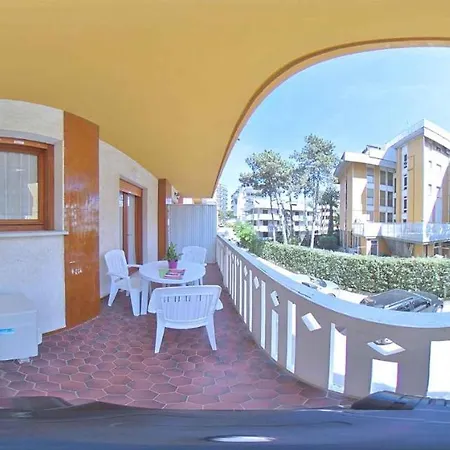 Apartments In Lignano Sabbiadoro 42729 アパート *